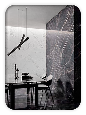 billede af storformatfliser i sort og hvid marmorudtryk